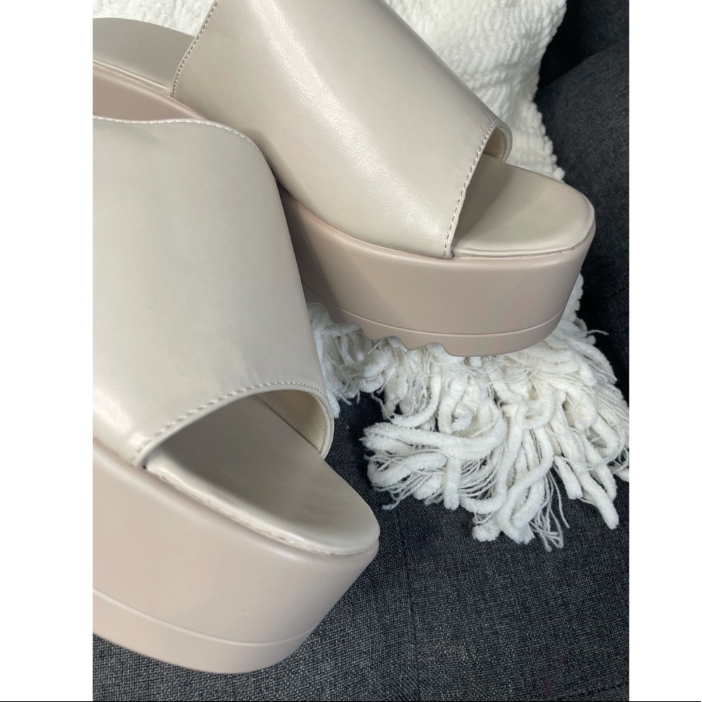 Ivory Chunky Flatform Wide Band Vamp Mule Sandals - Picture 5 of 12
